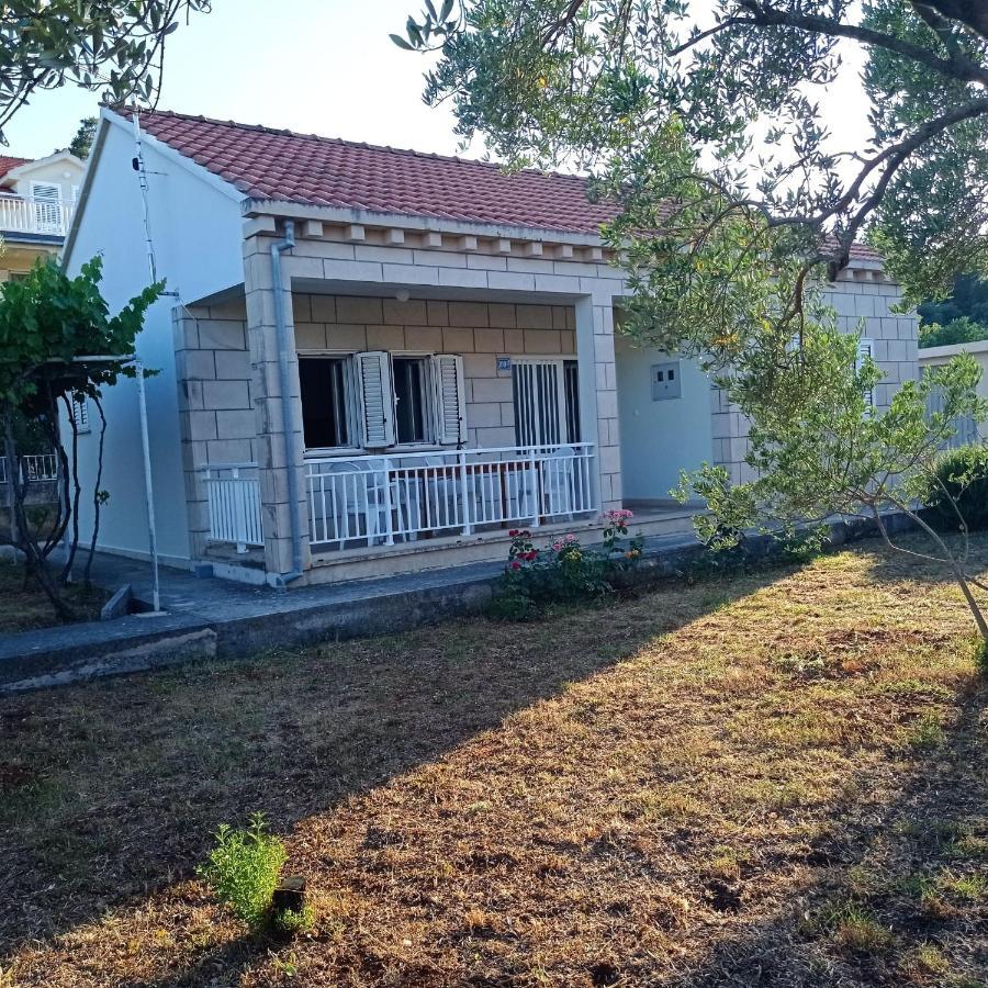 My Mediterranean Villa With Huge Garden And Own Parking Lumbarda Esterno foto