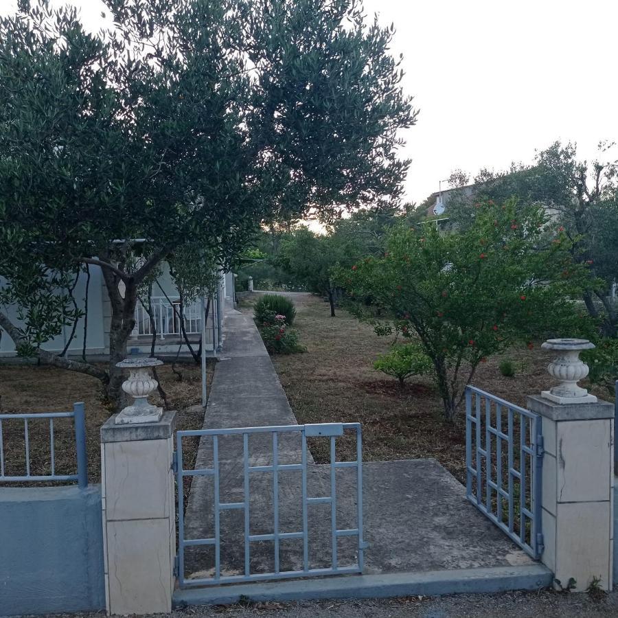 My Mediterranean Villa With Huge Garden And Own Parking Lumbarda Esterno foto
